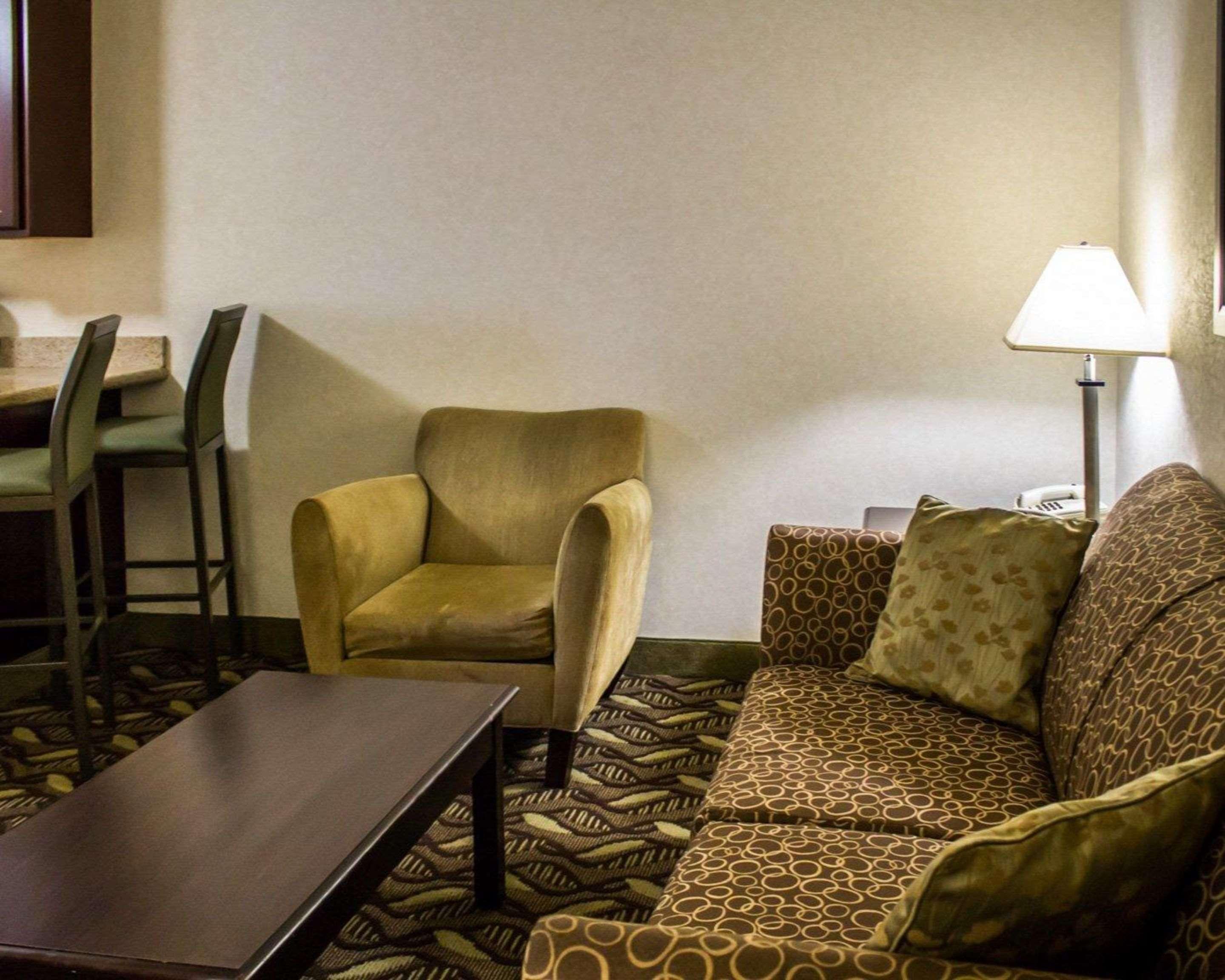 Quality Inn & Suites Mansfield Exterior photo
